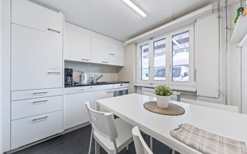 Vorschaubild 4 mit Text alle 19 Bilder zentral darüber gelegt
