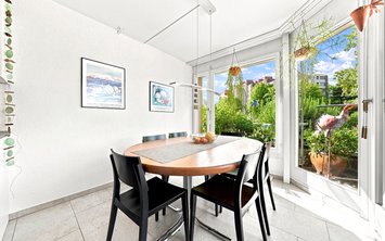 Vorschaubild 4 mit Text alle 19 Bilder zentral darüber gelegt