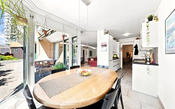 Vorschaubild 4 mit Text alle 19 Bilder zentral darüber gelegt