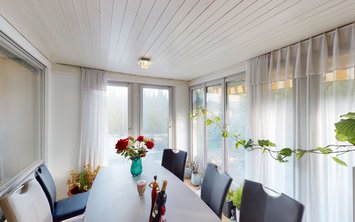 Vorschaubild 4 mit Text alle 19 Bilder zentral darüber gelegt