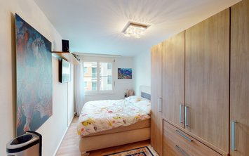 Vorschaubild 4 mit Text alle 19 Bilder zentral darüber gelegt