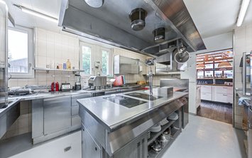 Vorschaubild 4 mit Text alle 19 Bilder zentral darüber gelegt