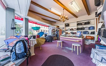 Vorschaubild 4 mit Text alle 19 Bilder zentral darüber gelegt