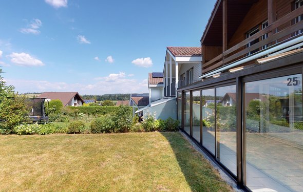 Charmanter Innenausbau mit Garten