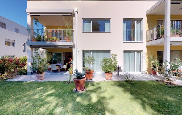 Neuwertige und grosszügige Gartenwohnung