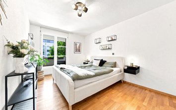 Vorschaubild 4 mit Text alle 19 Bilder zentral darüber gelegt